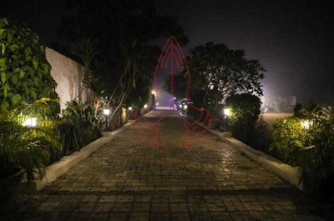 Luxury Farmhouse In Chhatarpur With Pool New Delhi Exterior photo