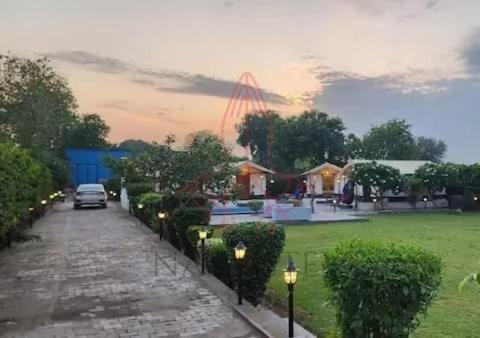 Luxury Farmhouse In Chhatarpur With Pool New Delhi Exterior photo