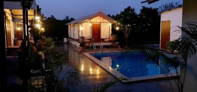 Luxury Farmhouse In Chhatarpur With Pool New Delhi Exterior photo